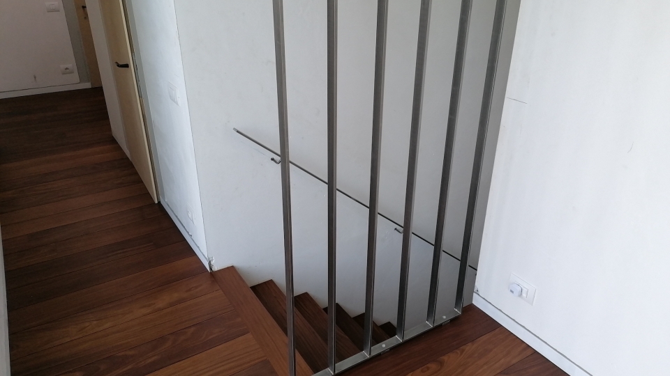 Scheidingswand en handleuning