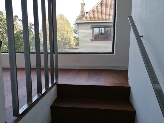 Scheidingswand en handleuning